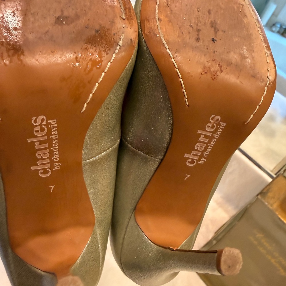 We Like to Party! Charles by Charles David “Pact” Shimmering Silver Heels, Sz 7 - Picture 12 of 12